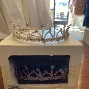 Tiara vintage by Ellen Henderson Ellen Henderson | Accessories | Ellen Henderson Tiara | Poshmark main image 4